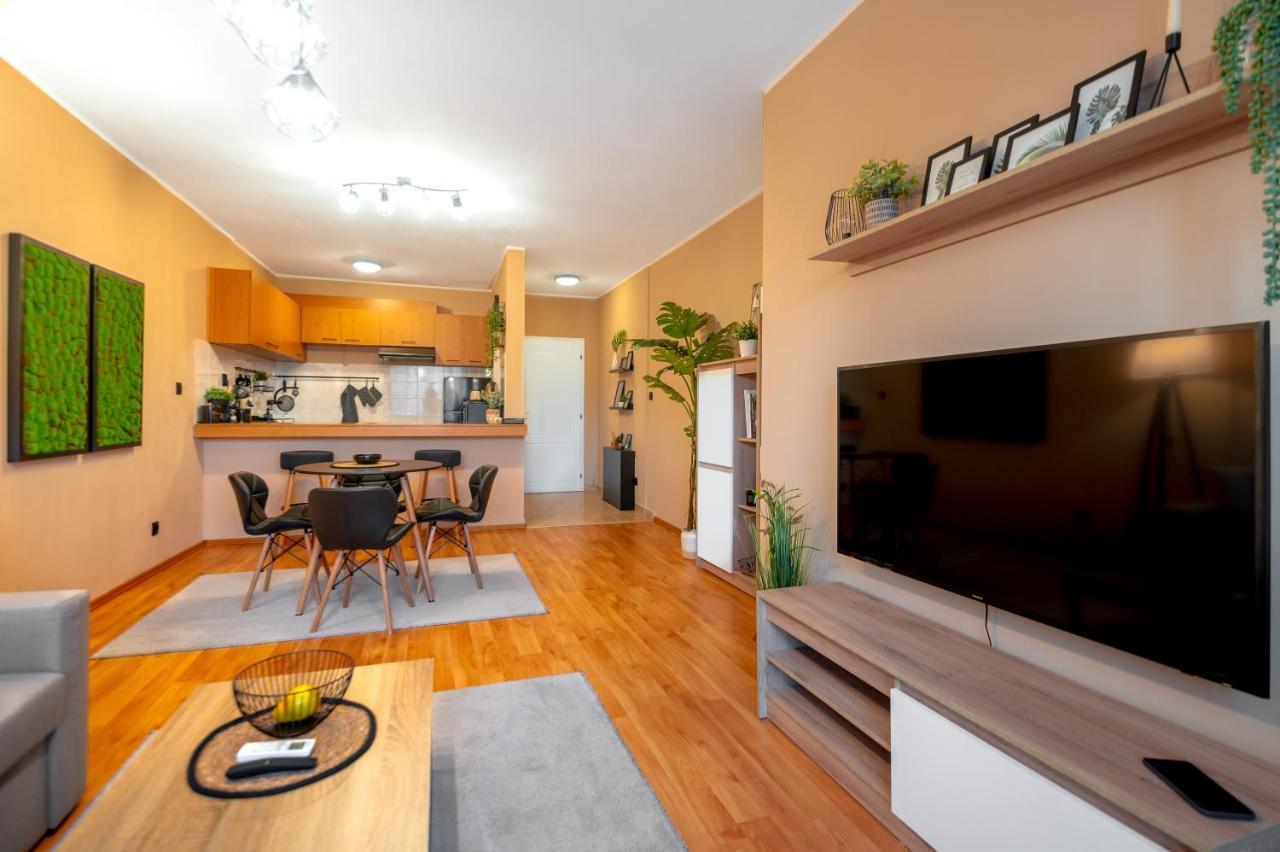 Cosy Green Apt Close To Macedonia Square Sofia Exterior foto
