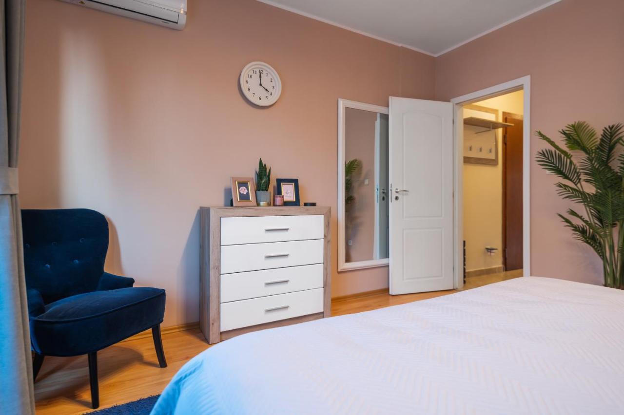 Cosy Green Apt Close To Macedonia Square Sofia Exterior foto